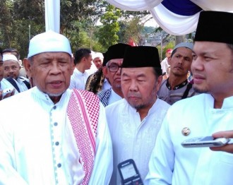 Walikota Bogor Bima Arya bersama dengan ulama kota Bogor. (kiblat.net)