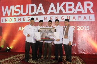 Baitulmaal Muamalat (BMM) dan PPPA Darul Quran menandatangani MoU untuk mencetak 50 ribu penghafal Quran di Masjid Istiqlal, Jakarta, Ahad (22/11/15). (Fitri/baitulmaalmuamalat.org)