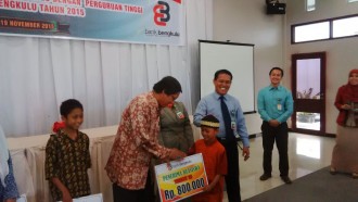 Launching penyerahan beasiswa dari tingkat SD hingga SMA Bank Bengkulu. (Mira/Putri/PKPU)