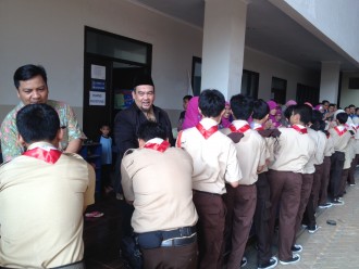 Pelepasan Siswa Azhari Islamic School Lebak Bulus untuk mengikuti Kemah Nasional II JSIT di Coban Rondo Malang Jawa Timur, Senin (2/11/15). (Mhk/2015)