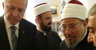 Syaikh Al-Qaradhawi dan Erdogan. (youm7.com)
