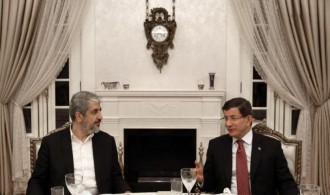 Ahmad Daud Oglo, PM. Turki dan Kepala Biro Politik Hamas Khaled Meshaal. (felesteen.ps)