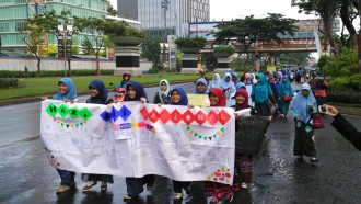 Jaringan Muslimah Daerah (Jarmusda) Banten menggelar aksi simpatik dalam rangka menyambut Hari Gizi Nasional. (eltriana)