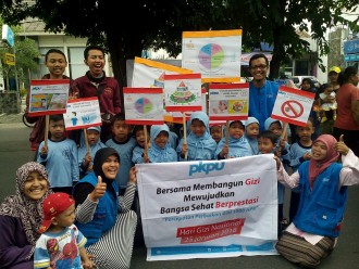 Memperingati Hari Gizi Nasional kali ini, PKPU menyelenggarakan berbagai bentuk edukasi masyarakat tentang gizi di berbagai wilayah binaan. ( Asih/Putri/kis/PKPU)