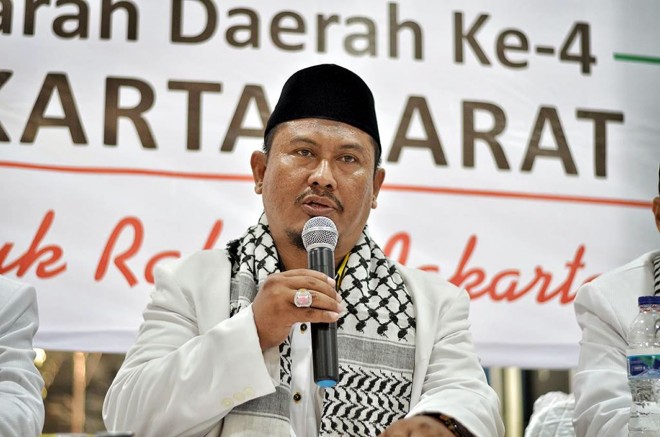 Alm Ustadz Rahmat Aziz, Ketua DPD PKS Jakarta Barat masa khidmat 2015 – 2020. Lahir di Tasikmalaya 8 Mei 1968. Alm meninggal dunia Rabu 27 Januari 2016 pukul 21.00 WIB di RS Hermina Daan Mogot Jakarta Barat, diduga akibat serangan jantung dalam usia 47 tahun. (ist)