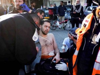 Seorang penjajah Israel terluka terkena tikaman. (islammemo.cc)