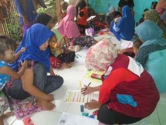 Edukasi balita di sekolah gizi Kampung Nutrisi Sujung Kec. Tirtayasa Kab. Serang.  (Lina/Putri/PKPU)