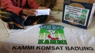 KAMMI Komisariat Badung menggalang aksi  “Peduli Bencana Banjir Bandang Gerokgak Buleleng Bali”, Jumat (5/2/2106). (dhani/KAMMI)
