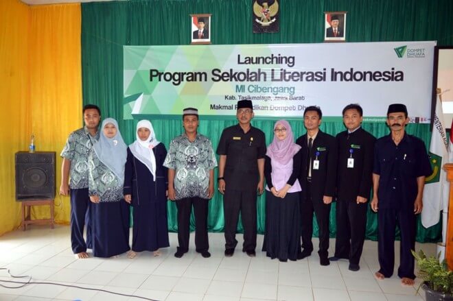Foto bersama dengan Kemenag dan Perwakilan dari Yayasan Pendidikan-Dompet Dhuafa sedang sosialisasi Sekolah Literasi Indonesia. (Agung Rakhmad Kurniawan)