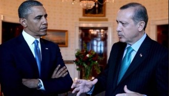 Presiden Turki, Erdogan sedang berbincang dengan Presiden AS, Barack Obama. (Islammemo.cc)