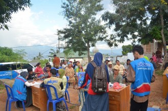 Program kesehatan masyarakat keliling (Prosmiling) di Desa Kanuna, Kecamatan Kinovaro, Kabupaten Sigi, Sulawesi Tengah. (Irham/Putri/PKPU) 