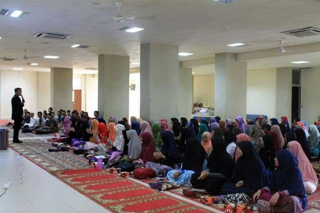 Seminar Pranikah diadakan DPU Daarut Tauhiid bersama beberapa komunitas yang ada di Batam, hari Ahad (30/4/2016) di Aula Masjid Raya Batam. (Choiriyah)