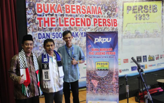 Legenda Persib, Djajang Nurjaman hadir dalam Buka Puasa Bersama Yatim di Gedung Auditorium RRI Bandung, Kamis (30/6/2016). (fadsupp/putri/PKPU)