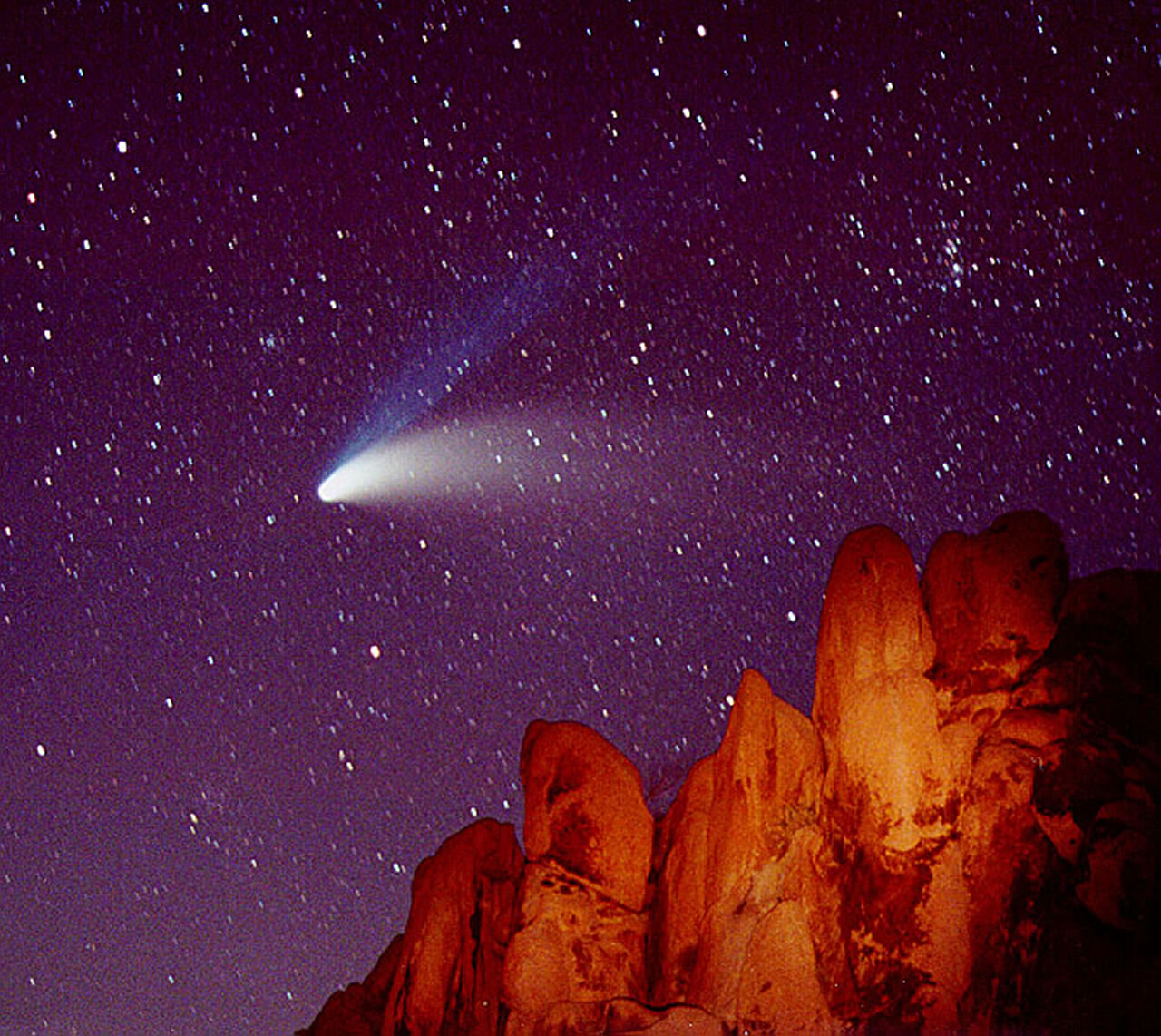 Звезды это небесные тела которые. Комета Хейла-Боппа. Комета Хейла-Боппа 1997. Комета Хейла Боппа в 1997 году. Комета Хейла Боппа Снежинск.