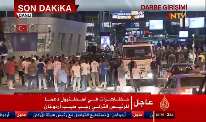 Rakyat turun ke jalan setelah upaya kudeta militer di Turki (aljazeera.net)