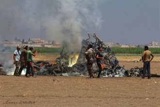 Helikopter Rusia yang jatuh dan hangus terbakar di Suriah. (Islammemo.cc)