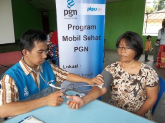 Program mobil sehat PGN-PKPU  melakukan layanan kesehatan di desa Purwosari kecamatan Lais kabupaten Musi Banyuasin. (Abd Wahab/Putri/PKPU)