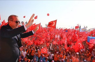 Erdogan dan pendukungnya (arabi21.com)