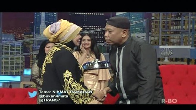 Tukul Arwana dan istrinya, Susiana dalam sebuah acara di televisi. (tribunnews.com)
