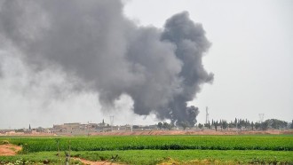 Nampak asap dari serangan artileri Israel ke perbatasan Jalur Gaza. (aa.tr.com)