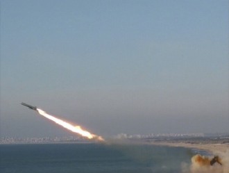 Roket Hamas yang diujicobakan dari pantai Utara Gaza. (paltoday.ps)