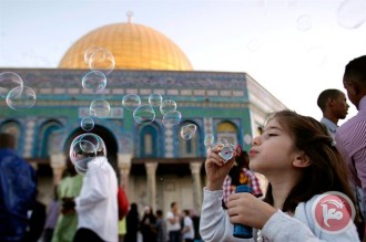 Rakyat Palestina merayakan Idul Adha di pelataran Al-Aqsha. (maanews.net)