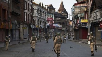 India berlakukan jam malam di Kashmir (bbc.com)