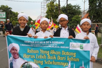 Semaraknya Perayaan Tahun Baru Hijriyah 1438 yang digelar oleh Lembaga pengembangan dakwah Al Bahjah, Cirebon yang diasuh oleh Buya Yahya. (Yayasan Al Bahjah)