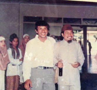 Ustadz Ruslan Effendi (kiri) bersama Ustadz RahmatAbdullah (kanan). (IST)