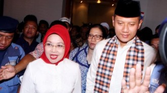 Pasangan cagub dan cawagub DKI Jakarta Nomor urut Satu, Agus Yudhoyono dan Silvyana Murni. (tribunnews.com)