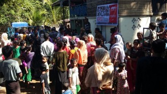 Tim Lembaga Kemanusiaan PKPU berhasil menyalurkan bantuan langsung ke dalam pusat pengungsian di Rakhine State, Sabtu-Ahad (26-27/11/2016).  (Kaimuddin/Putri/PKPU)
