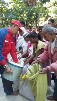 Tim rescue PKPU berhasil masuk ke pengungsian Rohinya di Sittwe dan mulai mendistribusikan bantuan pada Sabtu-Ahad (26-27/11/2016). (Kaimuddin/Putri/PKPU)