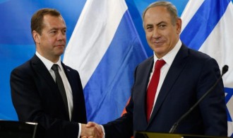 PM Rusia, Dmitry Medvedev dan PM Israel Benyamin Netanyahu. (aljazeera.net)