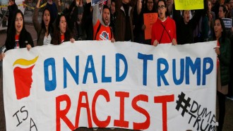 Protes terhadap sikap rasis Trump. (aljazeera)