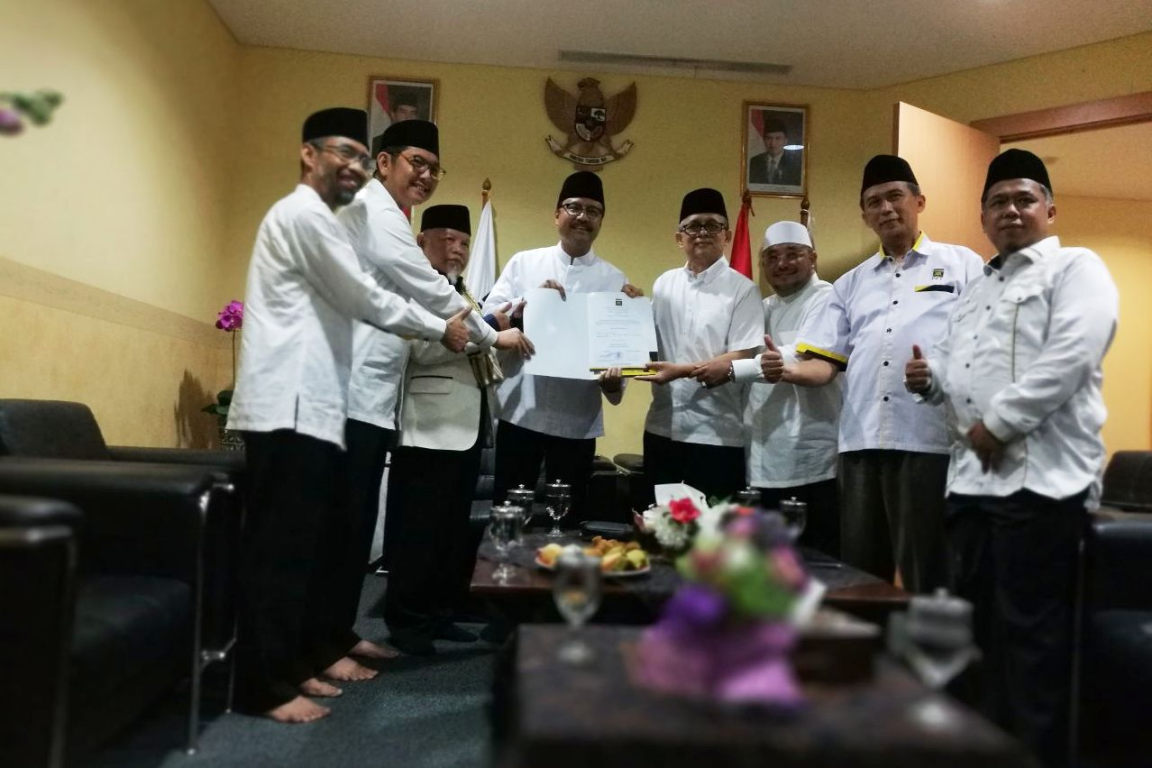 PKS Serahkan SK Dukungan Pilgub Jawa Timur ke Gus Ipul 