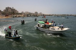 Patroli Polisi Hamas Palestina di Pantai Gaza pada 29 Mei 2010 dalam mempersiapkan kedatangan 'Freedom Flotilla'.