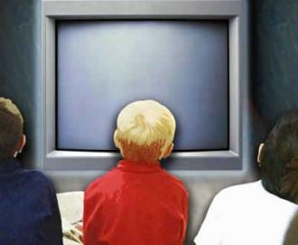 Ilustrasi - Anak-anak menonton televisi (inet)