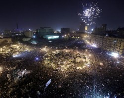 Saat Rakyat Mesir MErayakan Kemenangan Reformasi di Medan Tahrir.