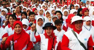 Ribuan alumni ESQ dari seluruh Indonesia mengikuti gerak jalan santai di di Silang Monumen Nasional, Jakarata, dalam rangka menuju Indonesia emas 2020. (hendro suhendra/dtc)
